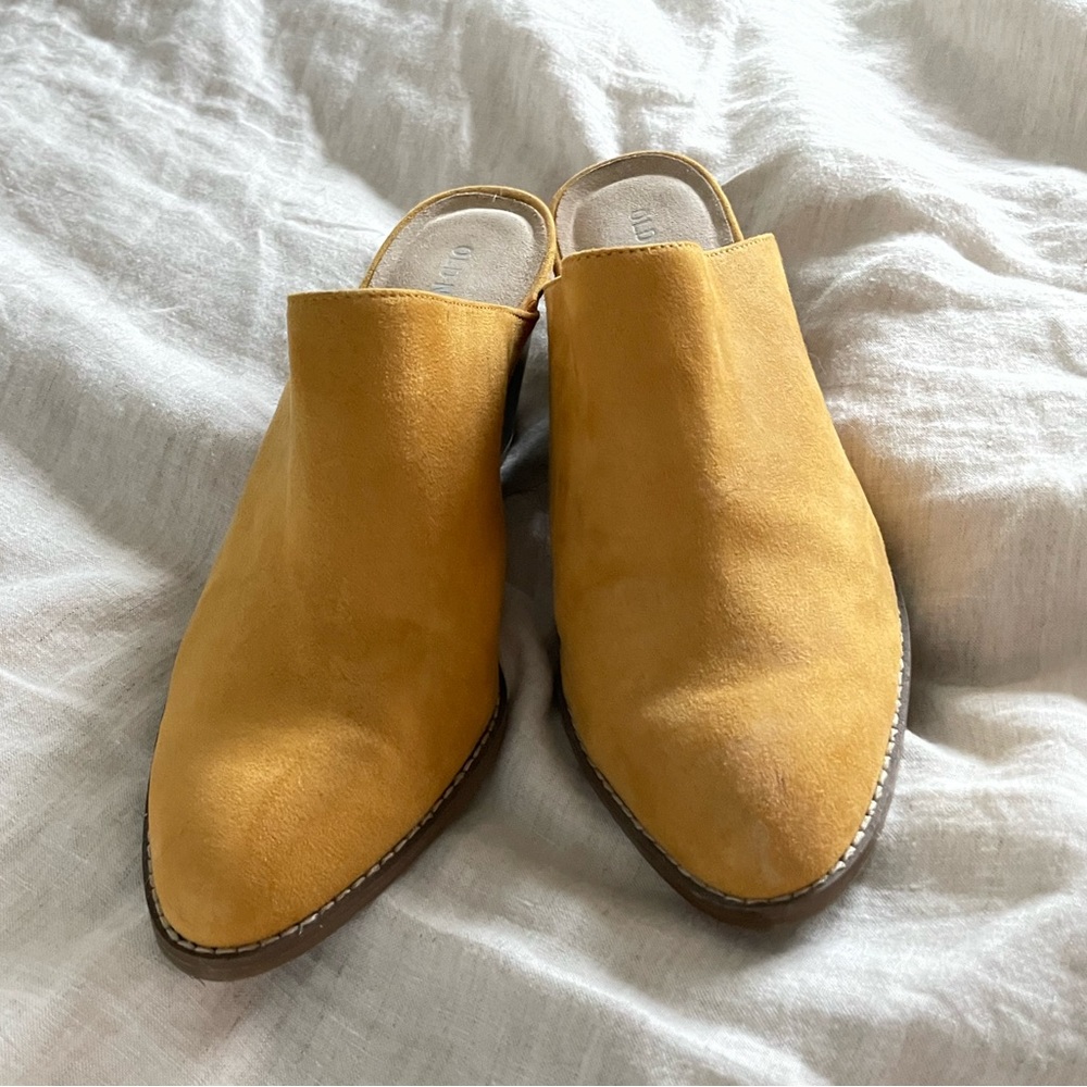 Old Navy Yellow Heeled Slide